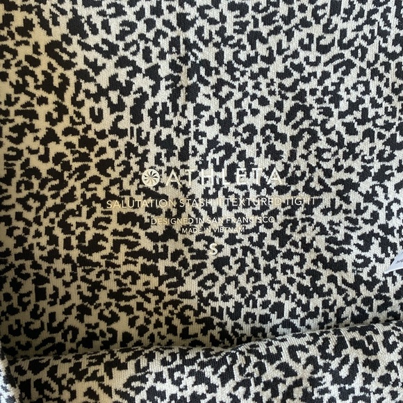 Athleta “salutation stash textured tight” - Picture 3 of 3